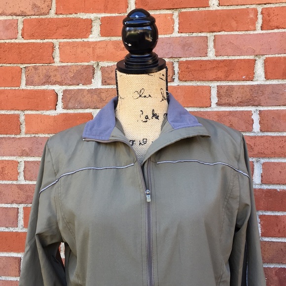 New Balance Green Windbreaker Women’s Size Small - Picture 2 of 8